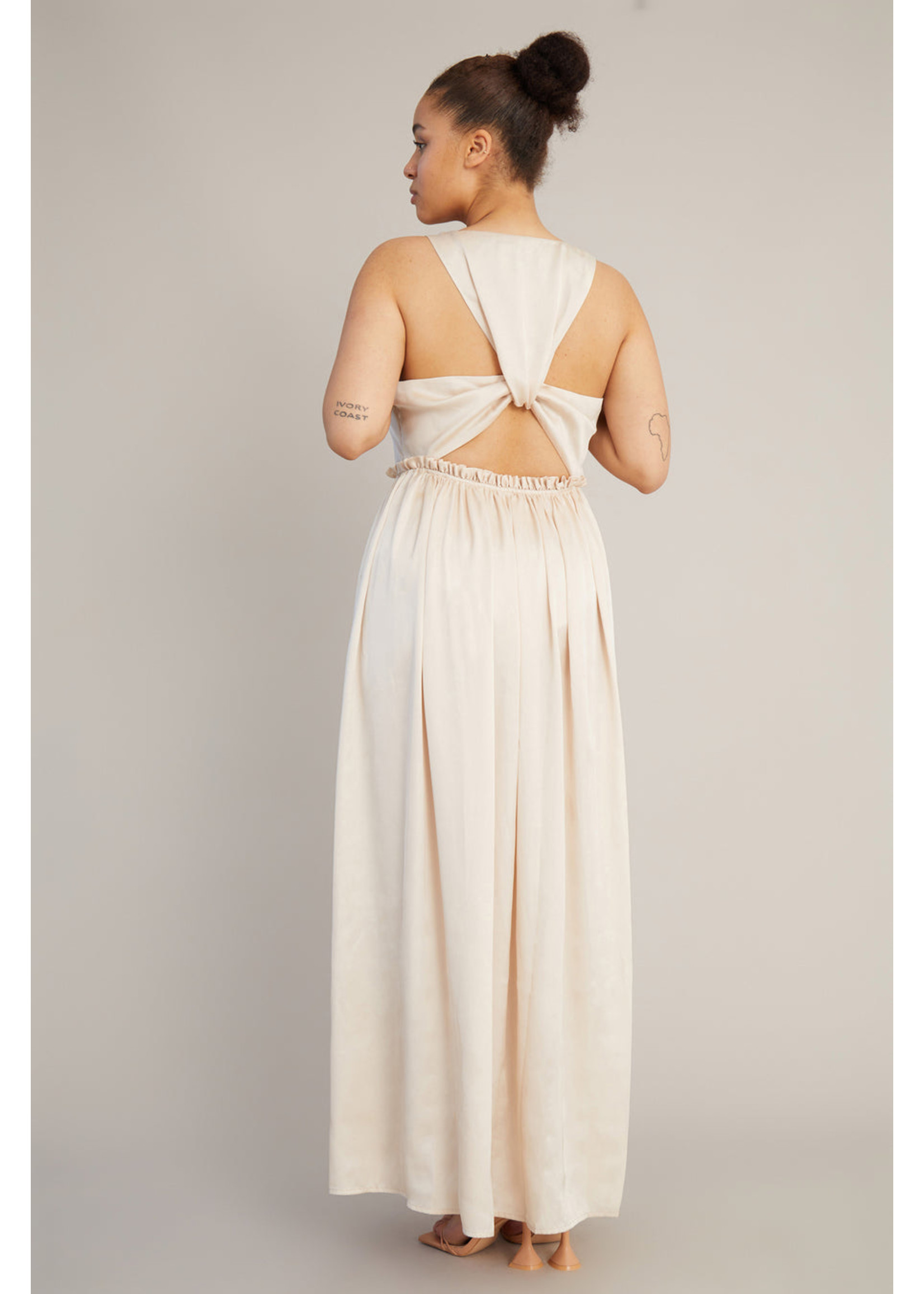 MAXI DRESS WITH BACK DETAIL