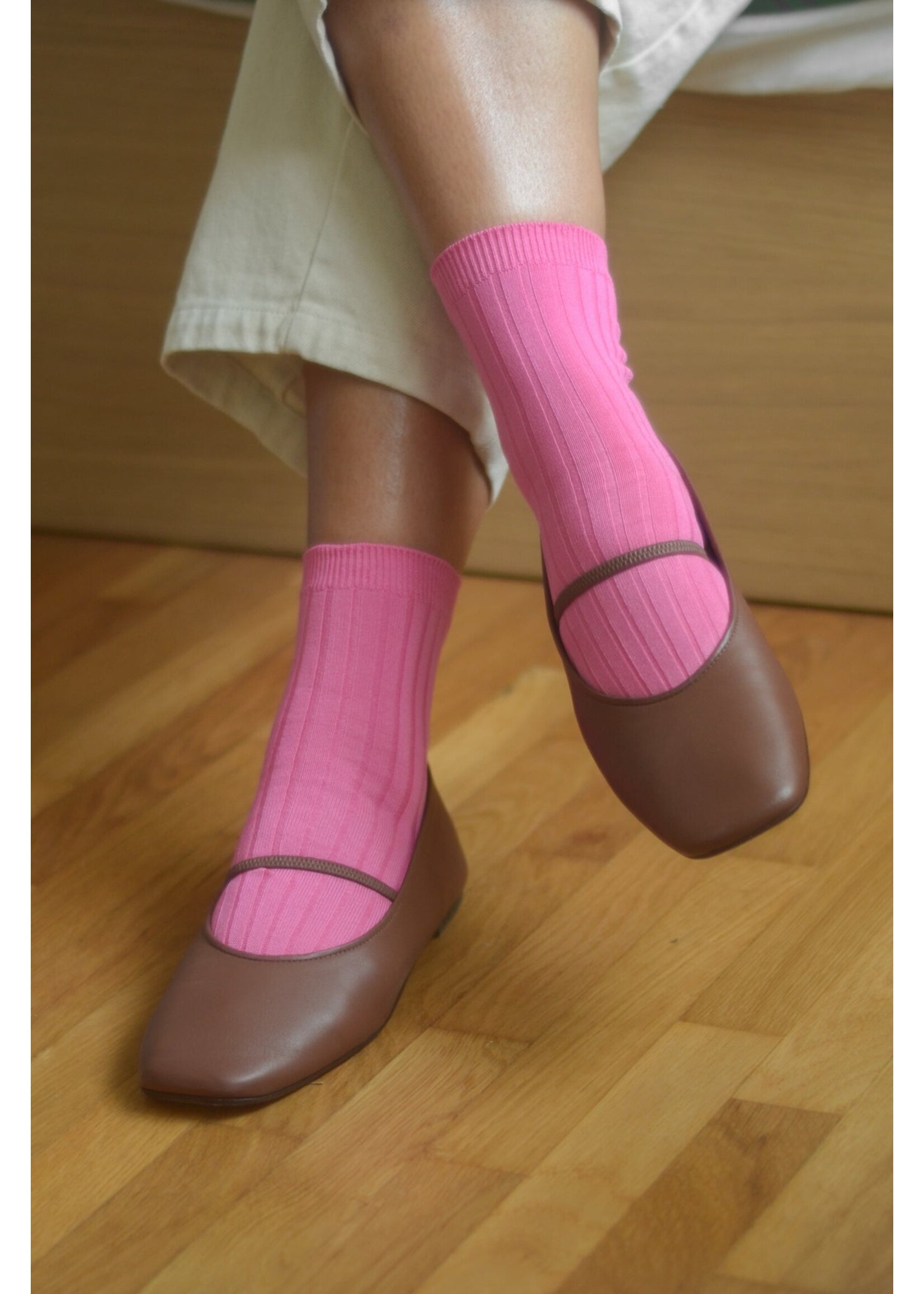 HER SOCKS BRIGHT PINK