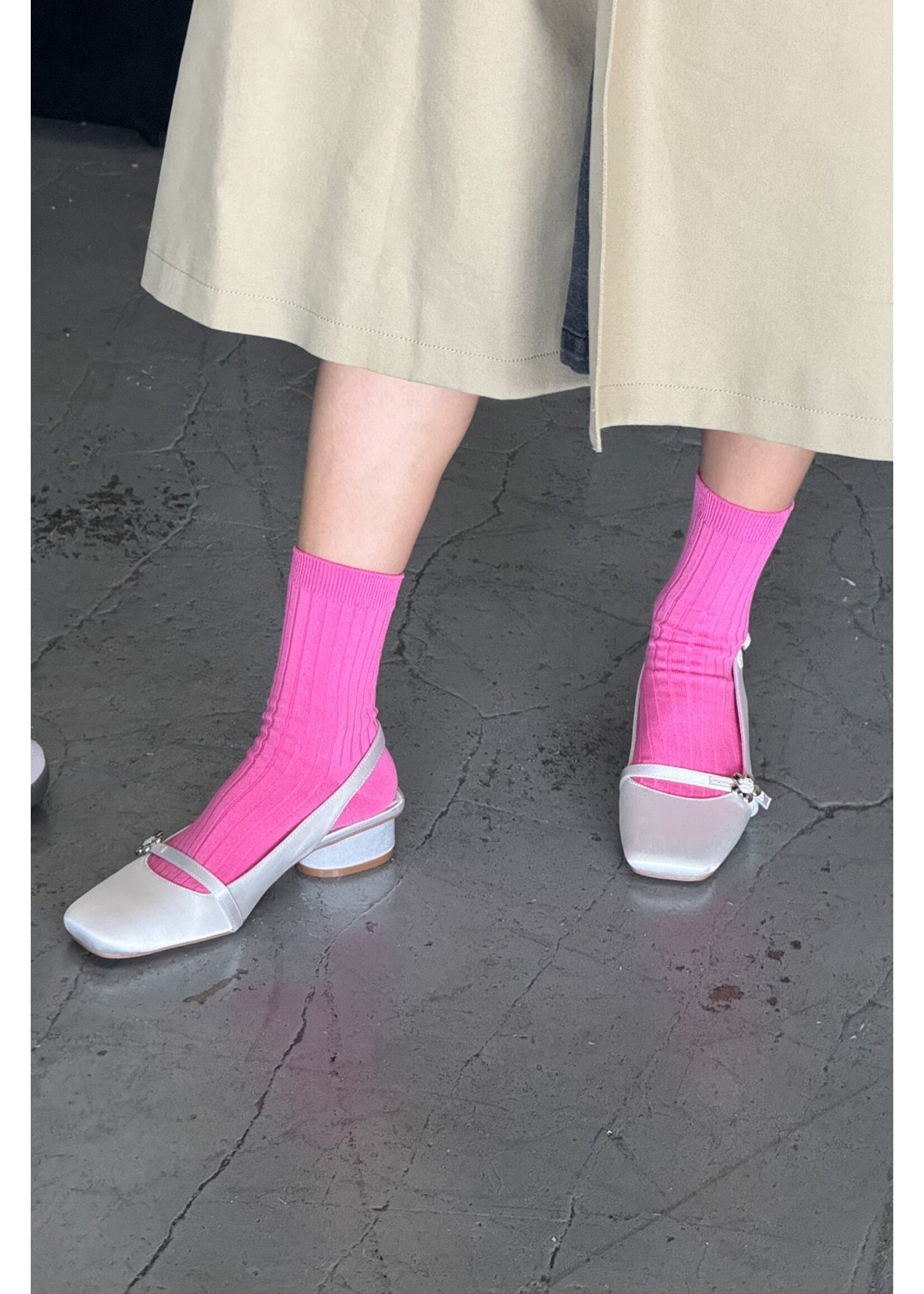 HER SOCKS BRIGHT PINK