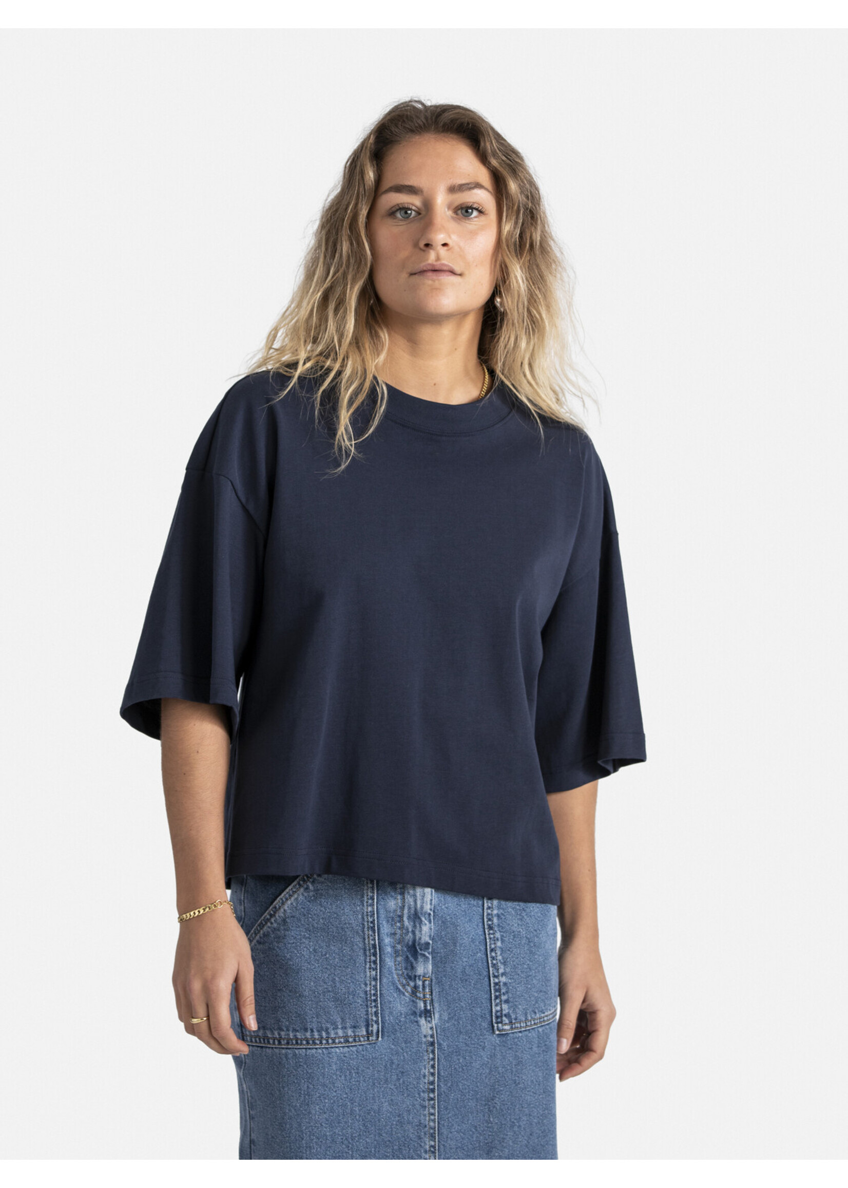 OVERSIZED TEE