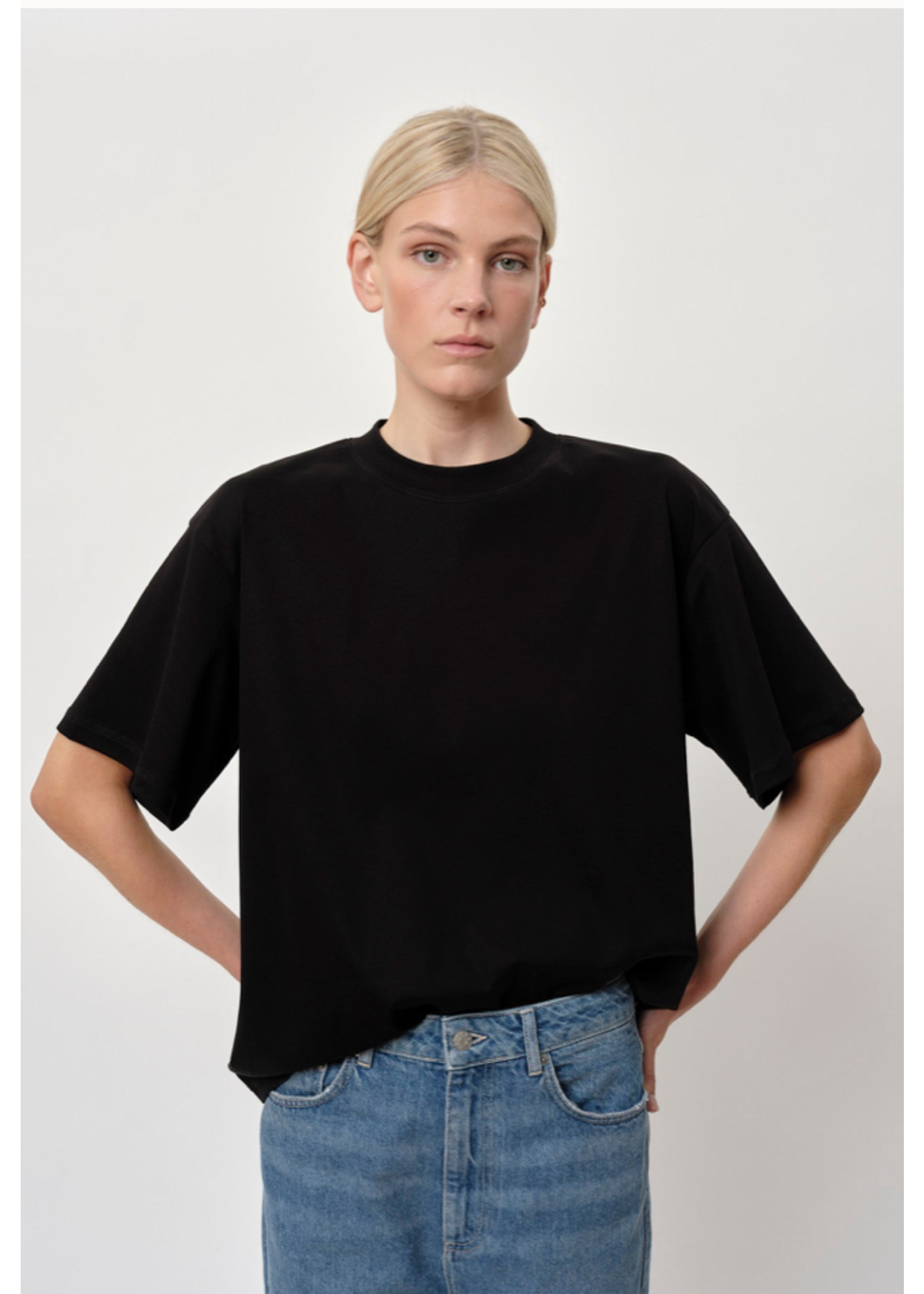 OVERSIZED TEE
