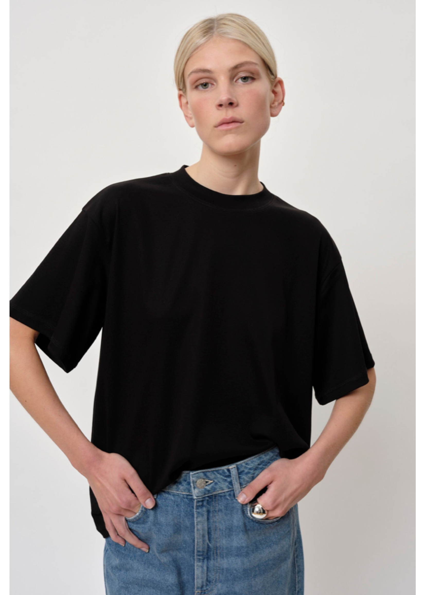 OVERSIZED TEE