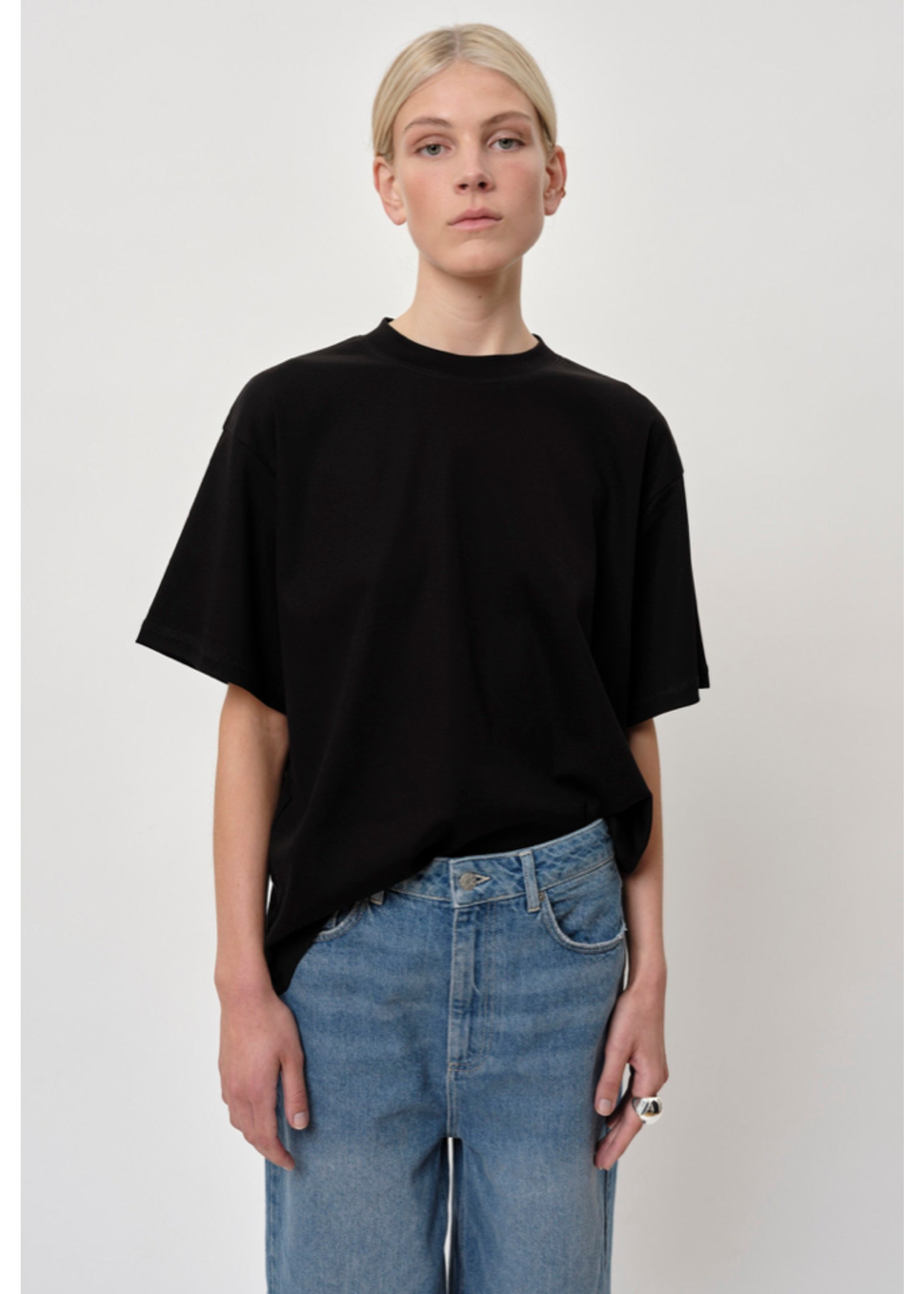 OVERSIZED TEE