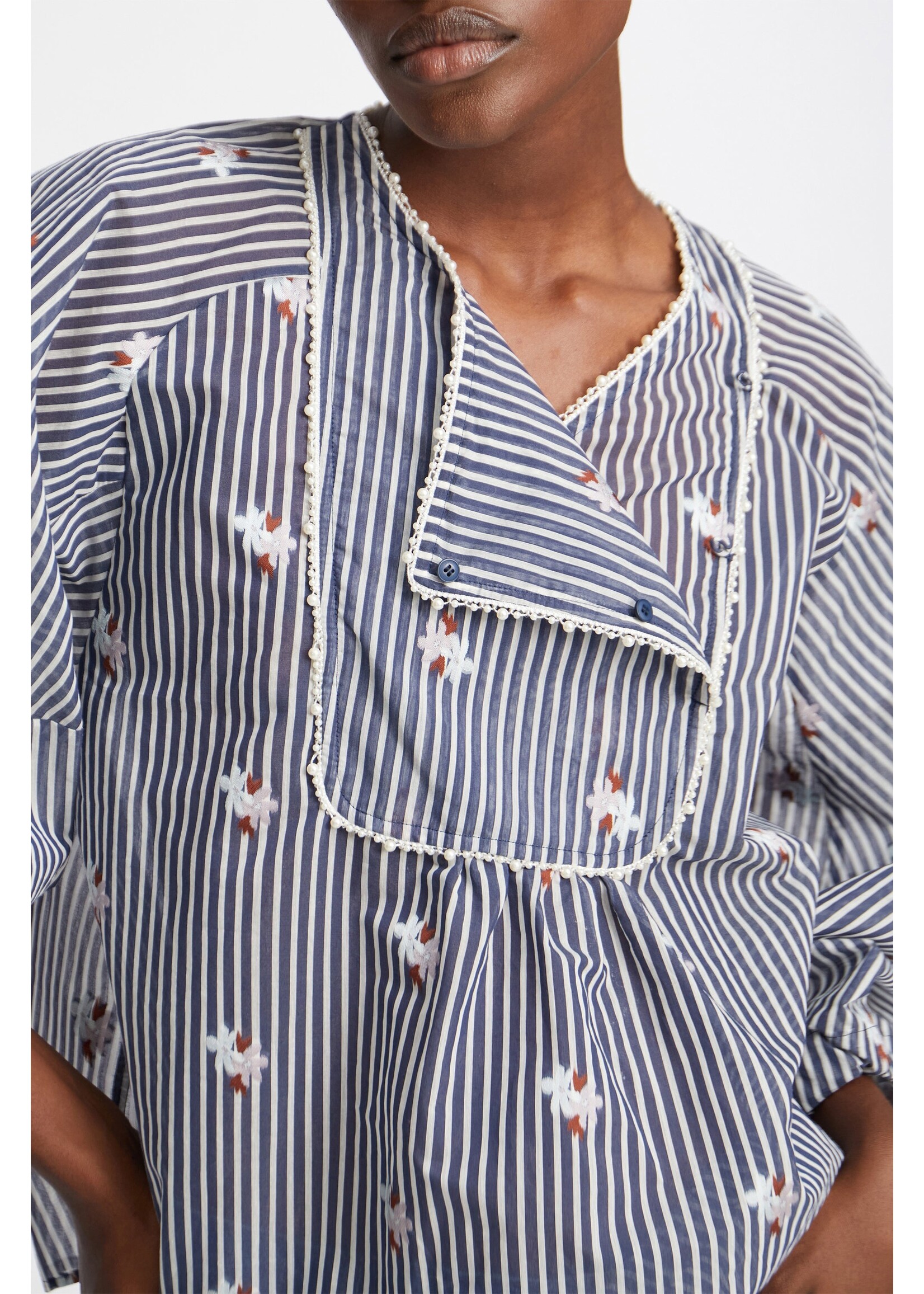 FLORAL BLOUSE
