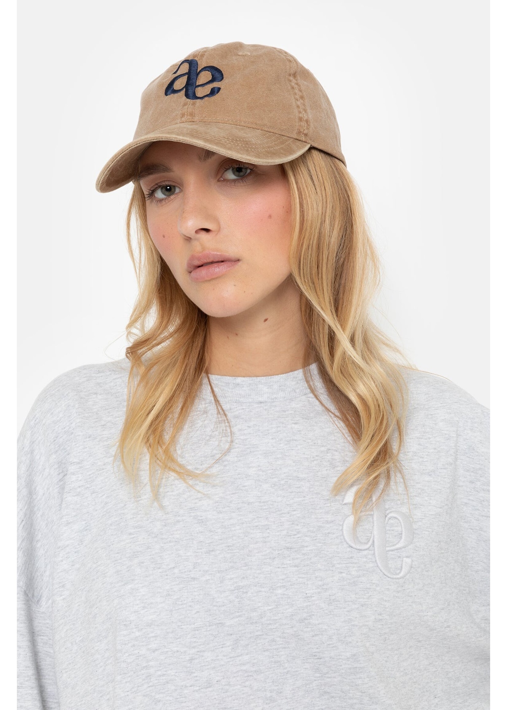 LOGO CAP