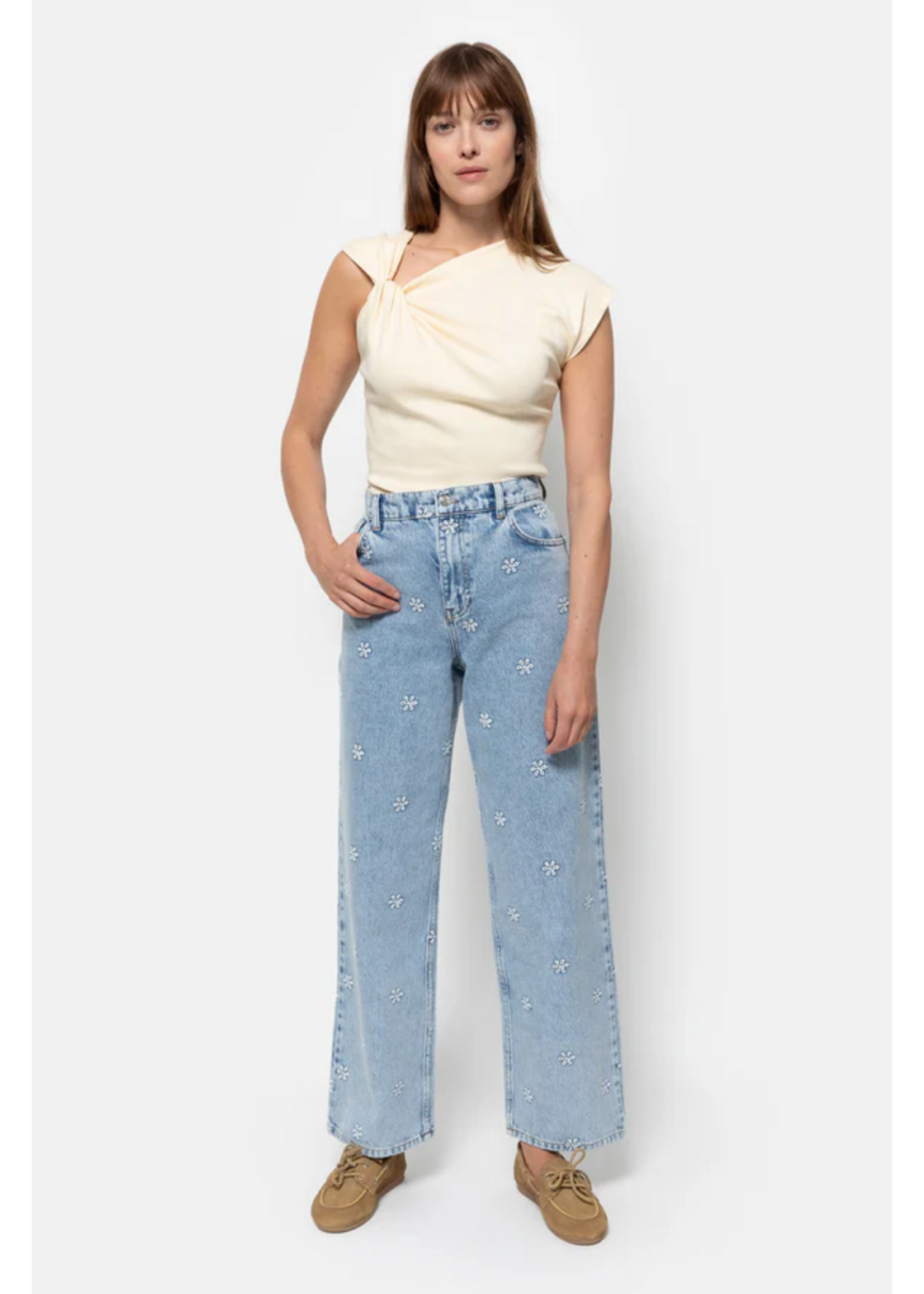 EMBROIDERED JEANS