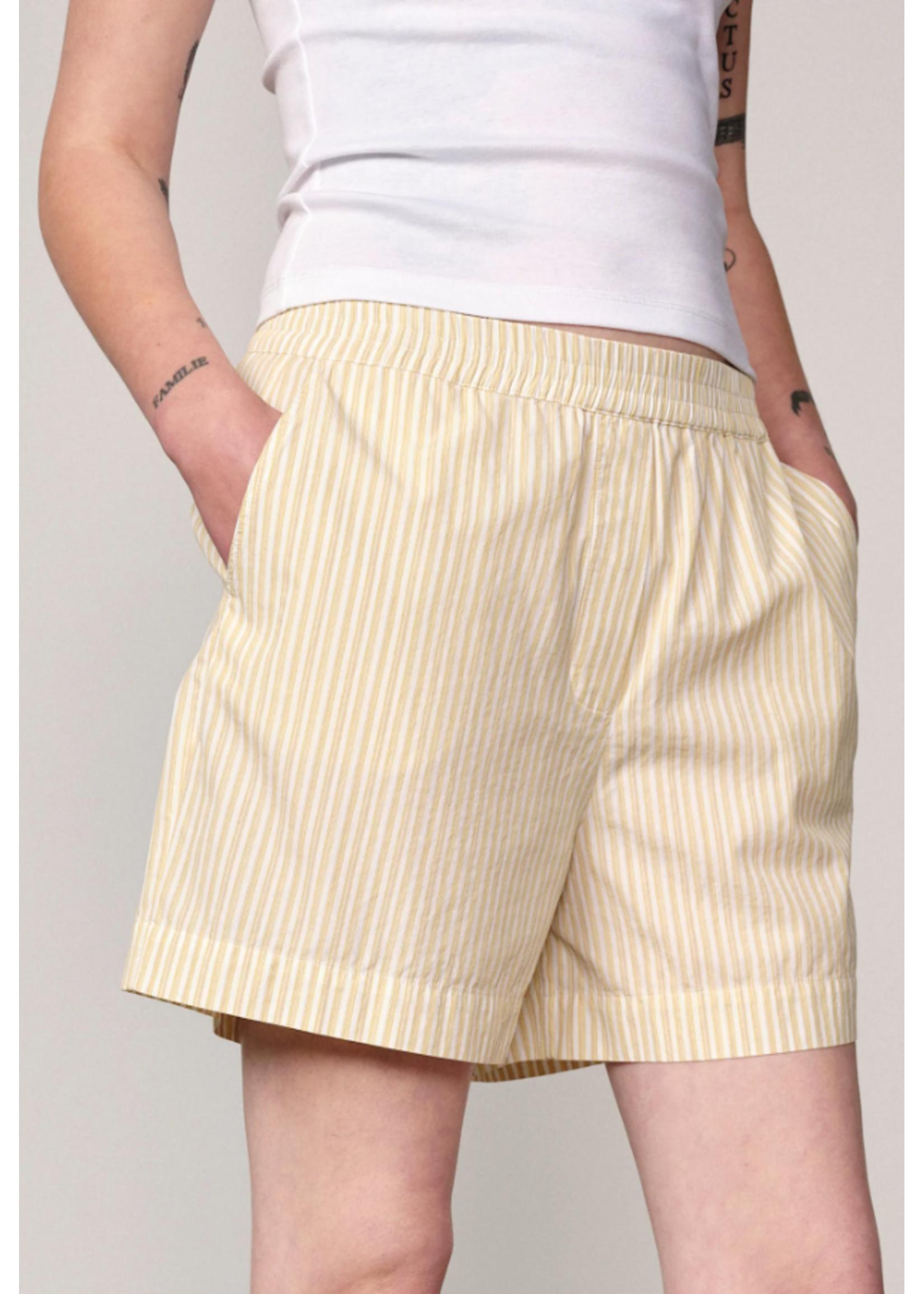 STRIPE SHORT