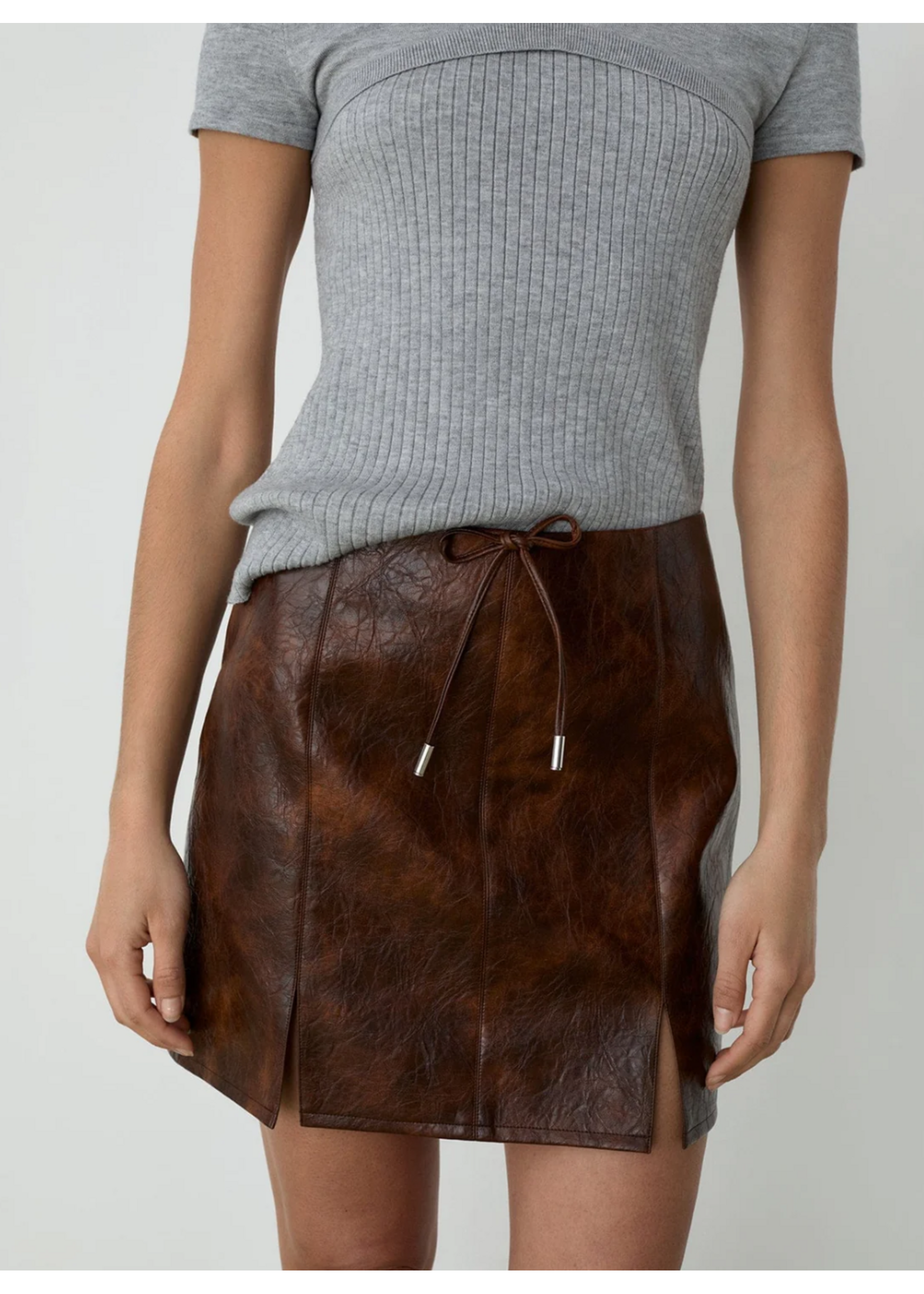 SHORT SKIRT
