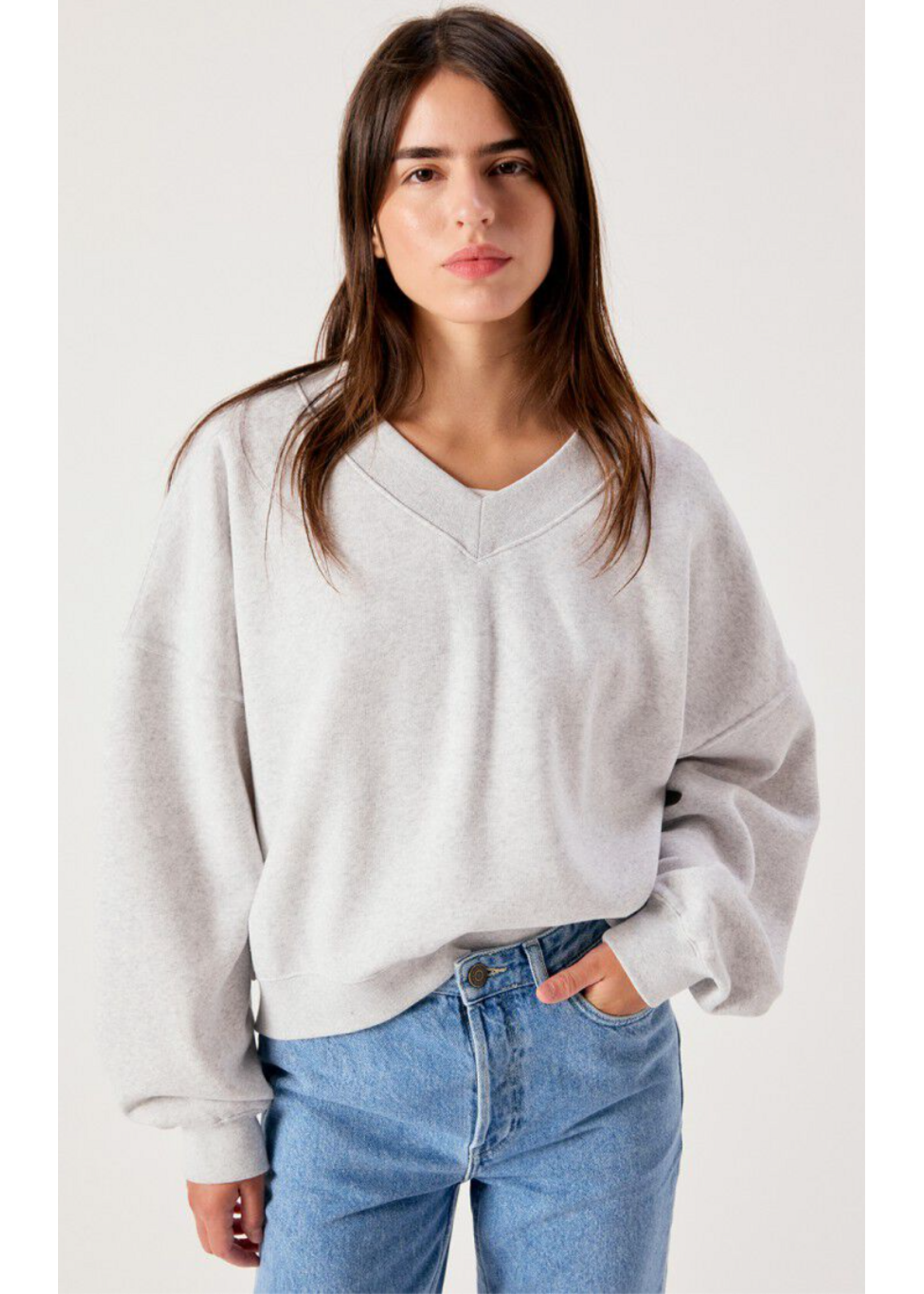 V-NECK SWEATSHIRT