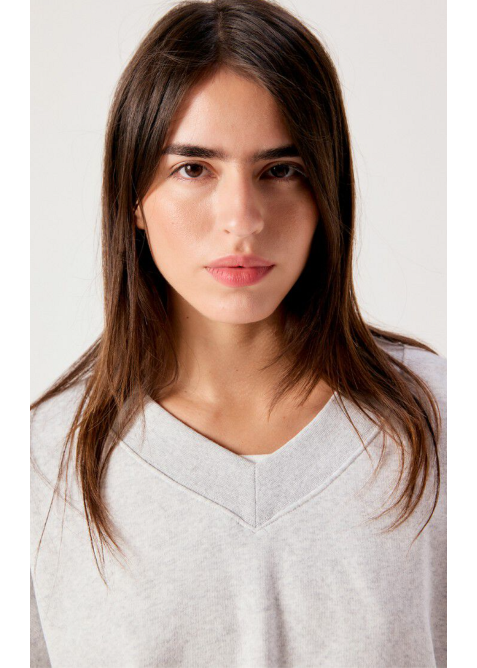 V-NECK SWEATSHIRT