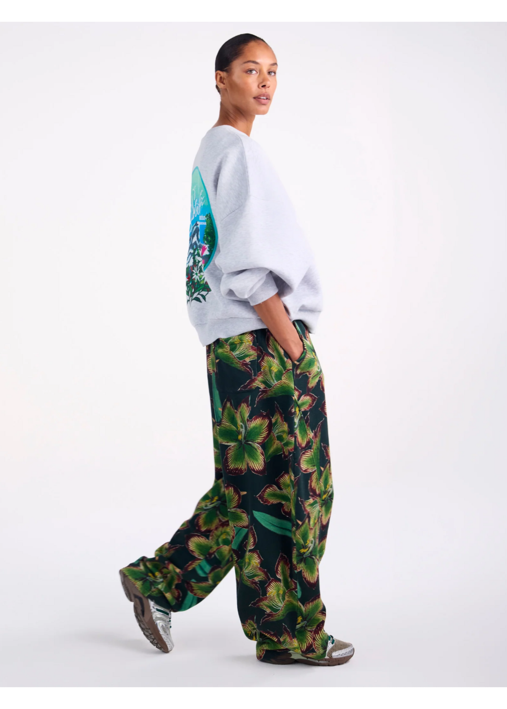 SWEATER WITH BACK LOGO