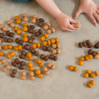 Grapat Grapat Loose parts: Houten paddenstoeltjes bruin, 36 st. (Mandala little mushroom)