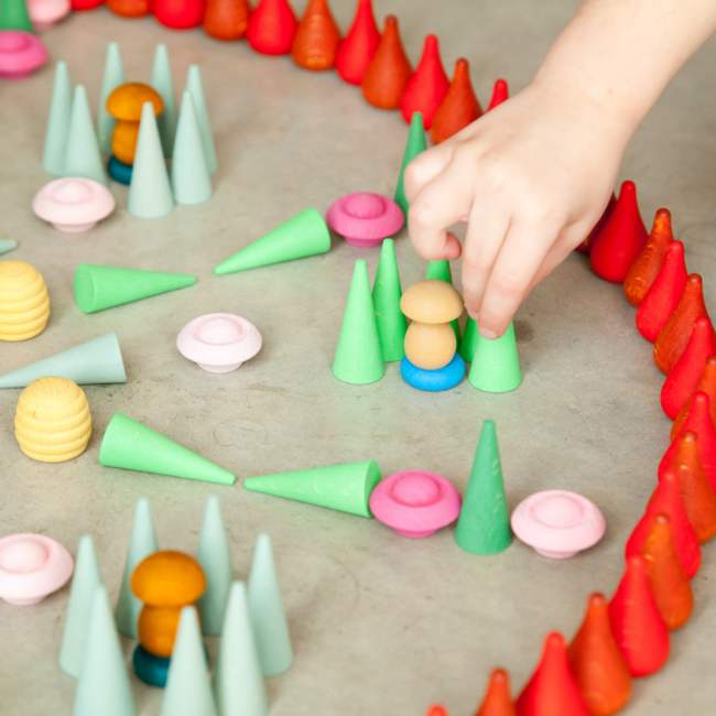 Grapat Houten kegels groen, 36st (Mandala small green cones)