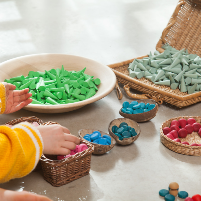 Grapat Houten kegels groen, 36st (Mandala small green cones)