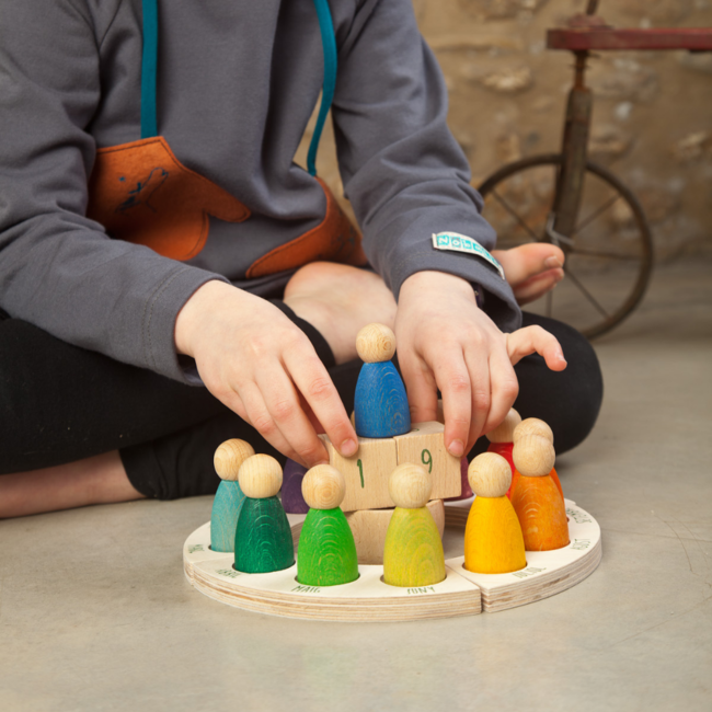 Grapat Houten jaarring (NL) incl. houten Nins poppetjes (Perpetual Calendar dutch)