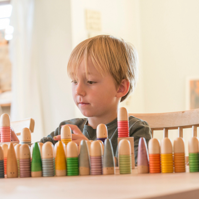 Grapat Houten poppetjes 'Brots' gekleurd, 18st. (Brots)
