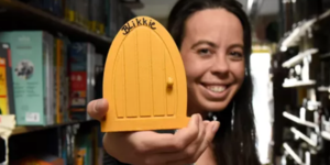 Blik op Hout in de krant! - Kabouterdeurtjes...