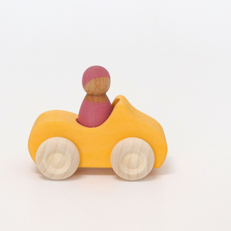 Grimms Houten speelgoed - gele cabrio  met poppetje (small convertible yellow)