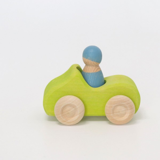 Grimms Houten speelgoed - groene auto met poppetje (small convertible green)