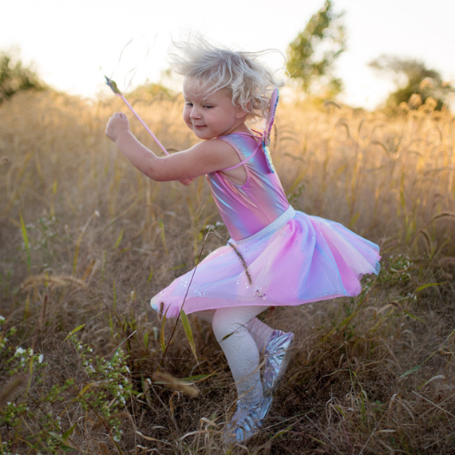 Great Pretenders Verkleedkleding - Regenboog verkleedset (4-6 jr) rok, vleugels en toverstaf