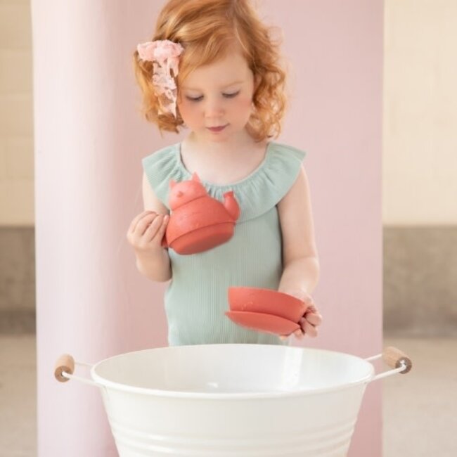 Lilliputiens Theepot in bad Alice