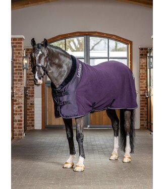 Close out of the LIME GREEN - Tipperary Horse Blankets, elastic leg straps  for horse blankets 