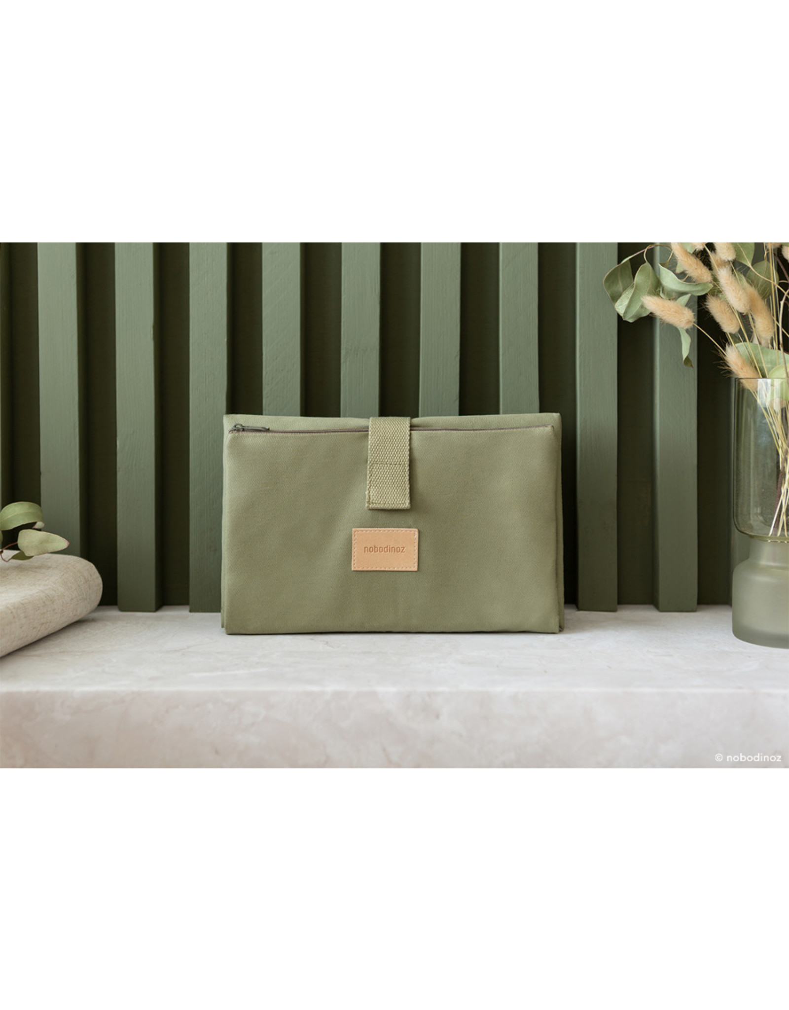 nobodinoz Tapis à langer imperméable Baby on the go • Olive green