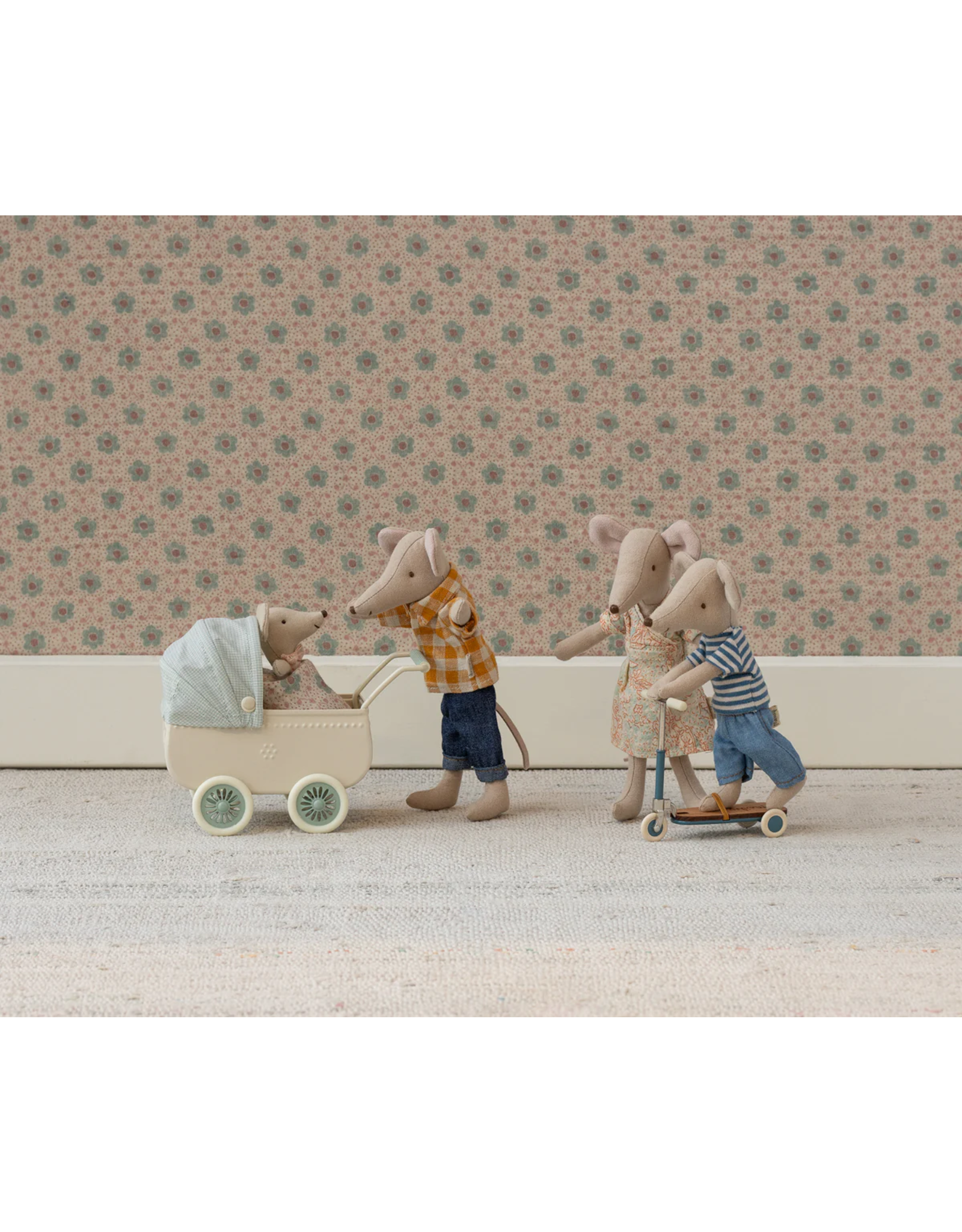 MAILEG Landau incluant un bébé souris - menthe