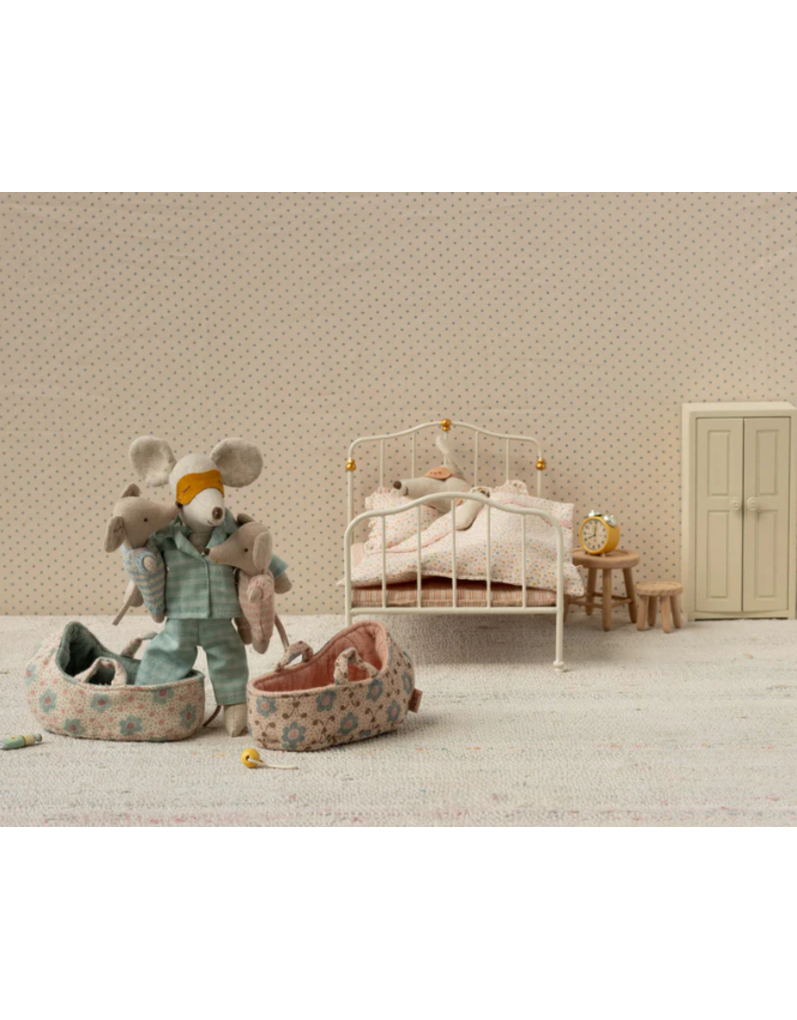 MAILEG Bébé souris dans son couffin - rose