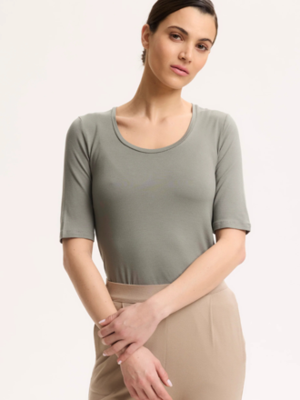 Majestic Filatures Majestic Filatures T-shirt U-Neck Elbow Sleeve kaki army Majestic Filatures Majestic Filatures T-shirt U-Neck Elbow Sleeve kaki army