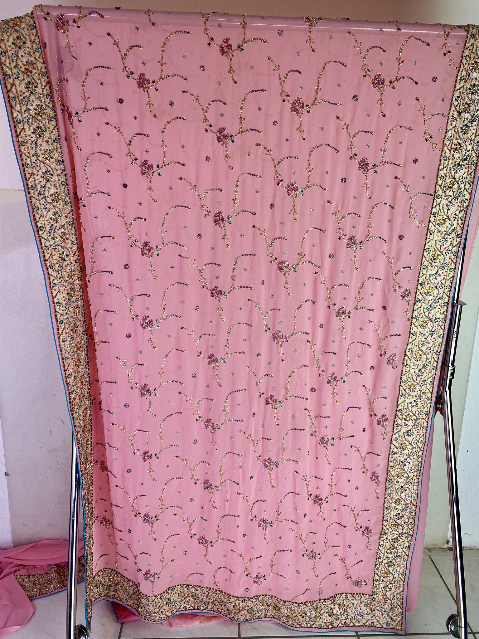 Heavy vintage Embroidery Work Saree with cholie