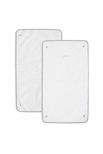 2 extra wipes for changing pad cover