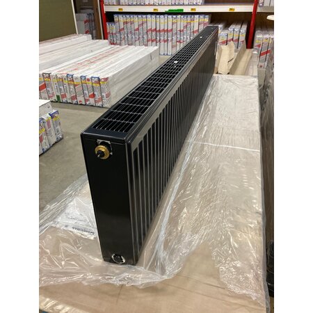 Henrad Everest Plan 8 400 hoog x 2000 breed type 22 - Zwart