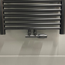 Thermrad H-blok haaks met thermostaatkop Matzwart