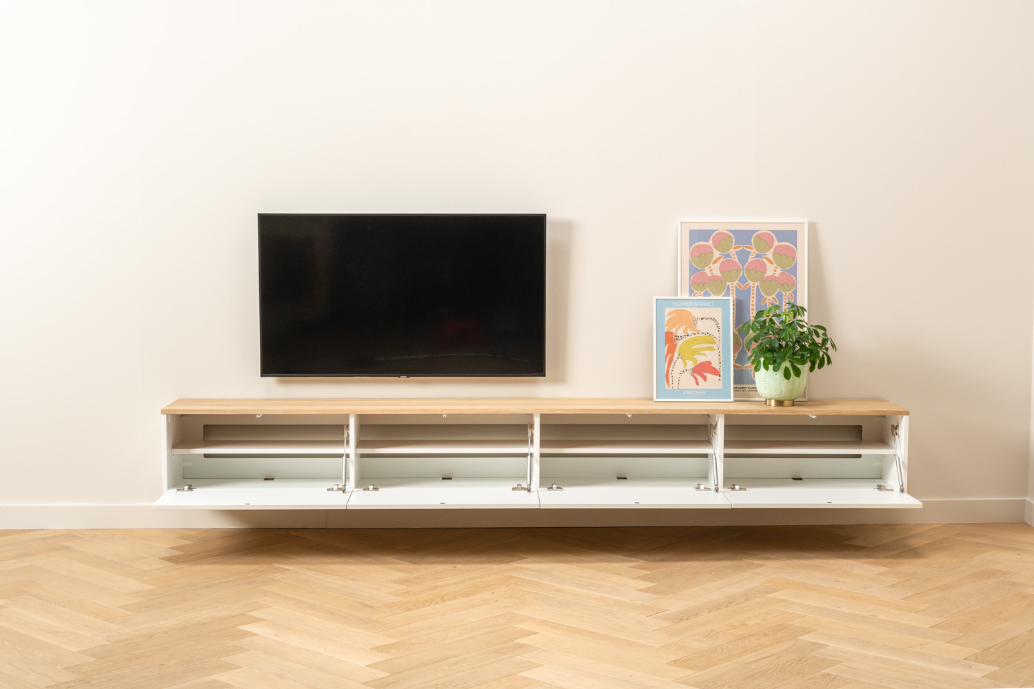 Bruin Brengen Bevatten Zwevend Tv meubel met 4 kleppen wit en eiken blad - Style serie - Grootste  collectie Tv meubels op maat | Tv-meubels.nl