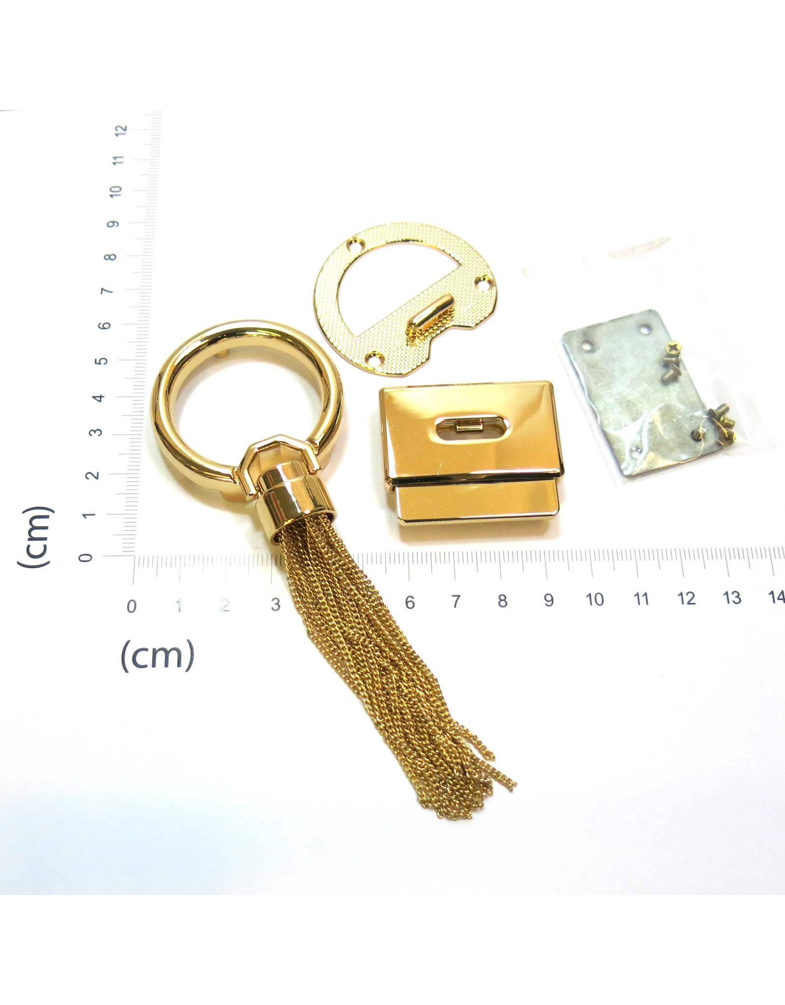 Purse/bag lock with metal tassel