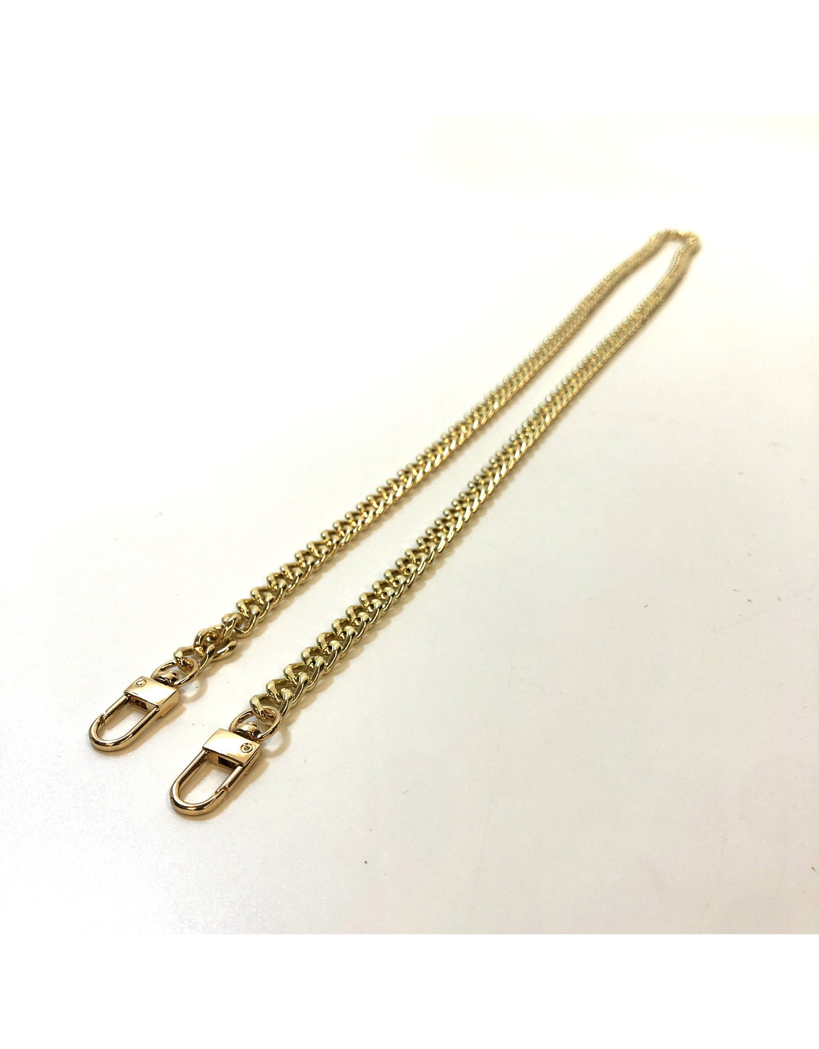 Chain with swivel snap hooks