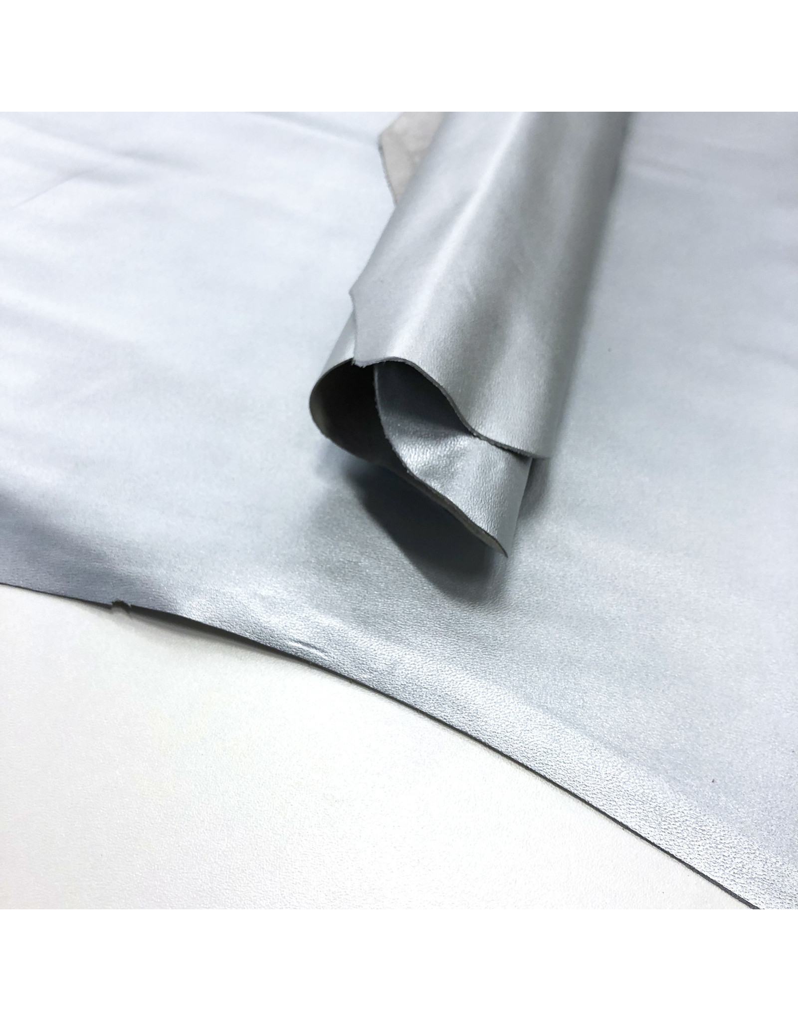 Pearly silver goat lining
