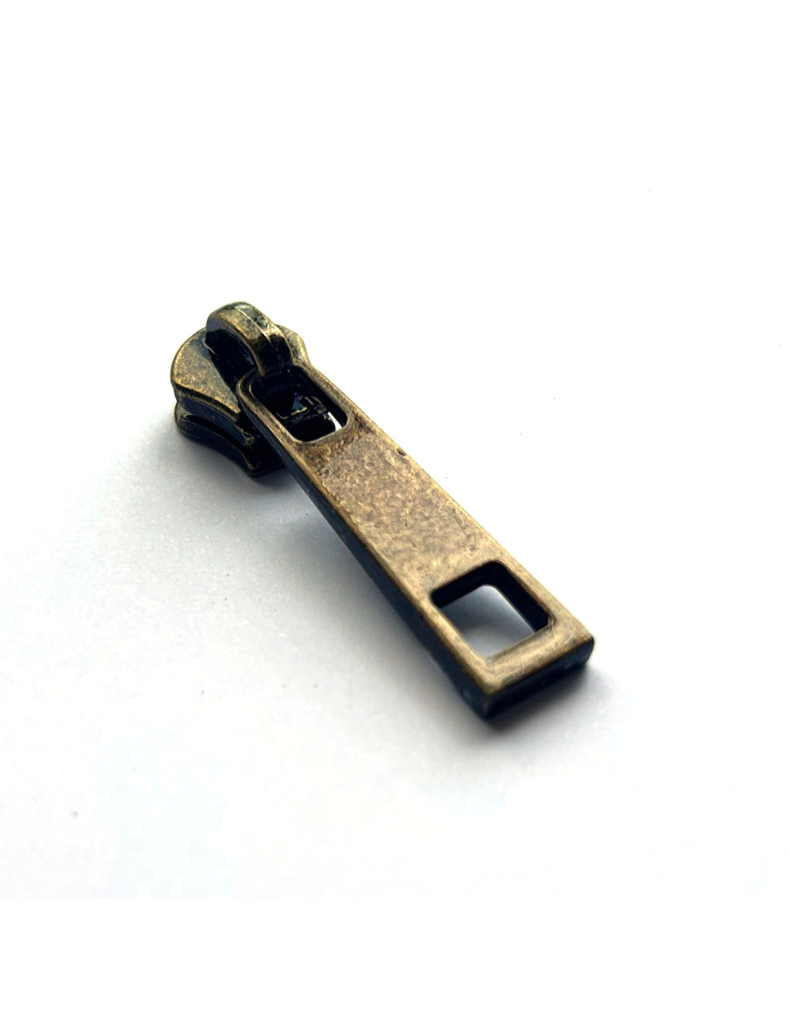 Zipper pull bronze