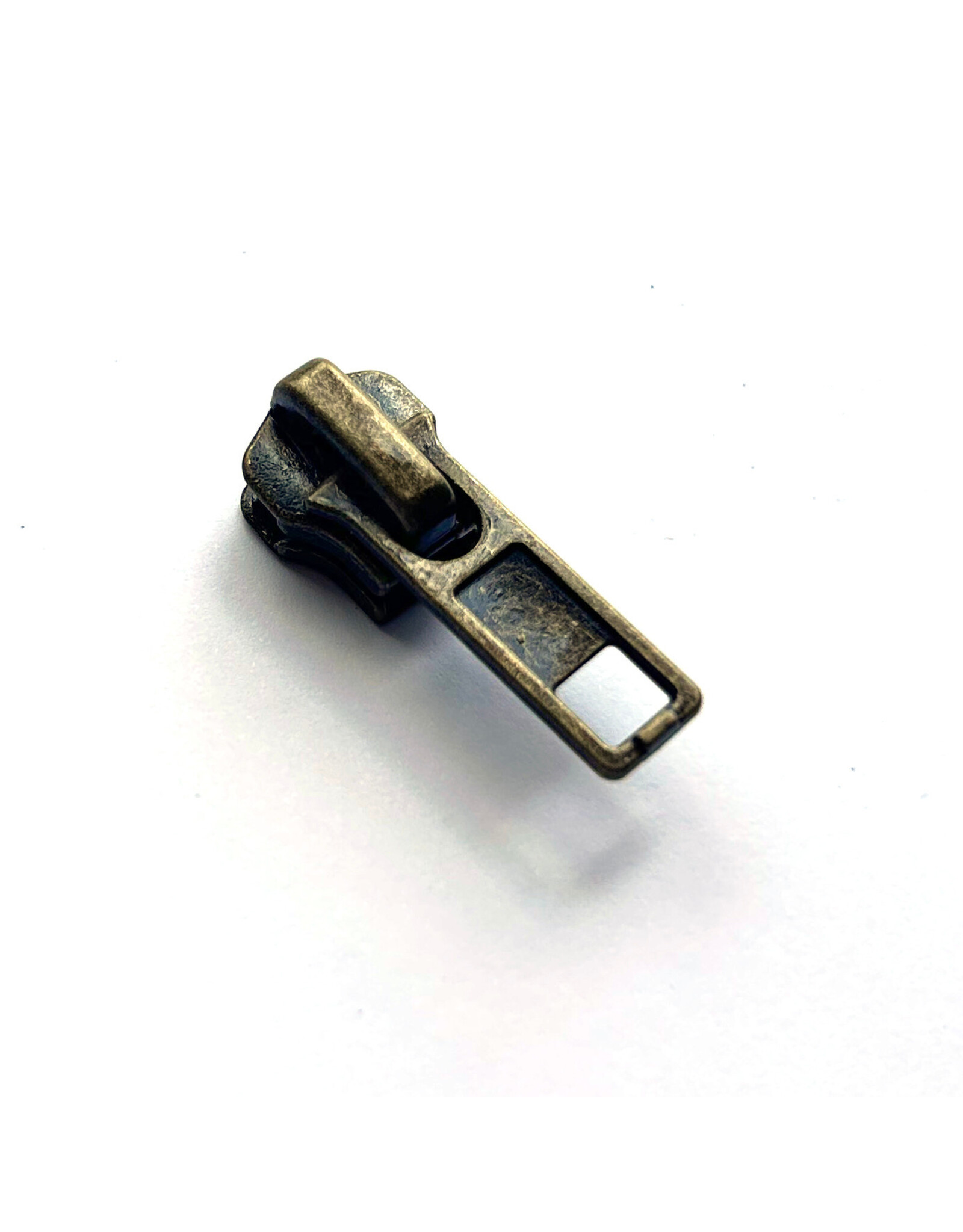 Zipper pull bronze