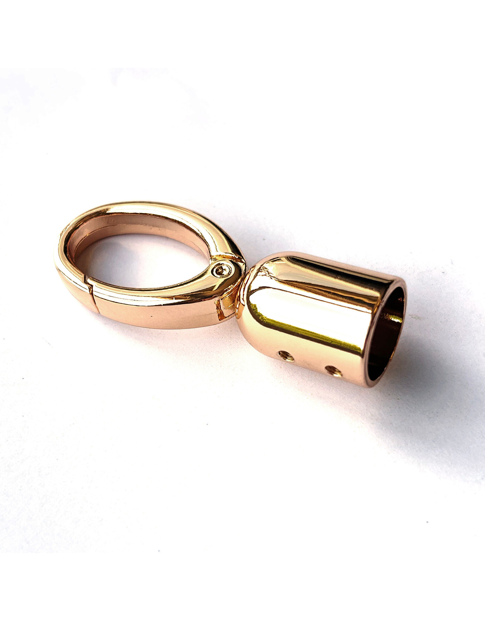 Swivel snap hook + tassel