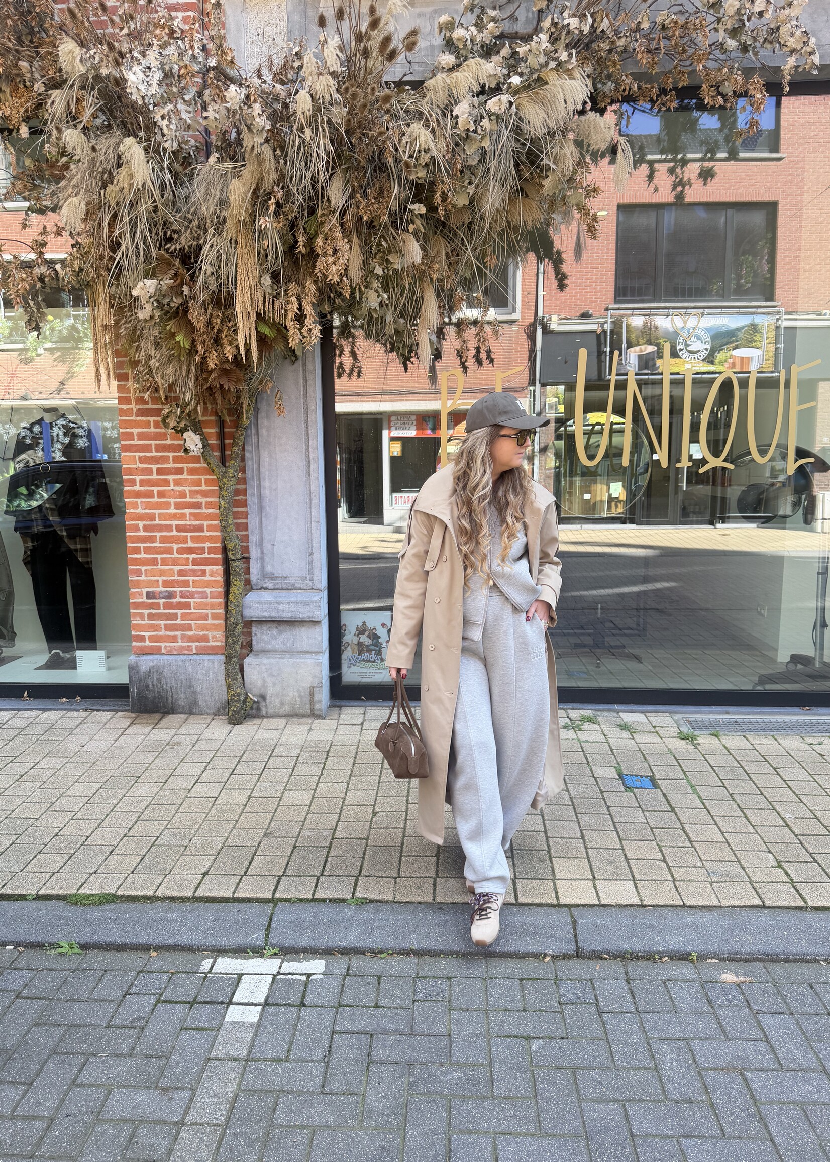 RHYTHM OF THE HEART -  Beige trench coat