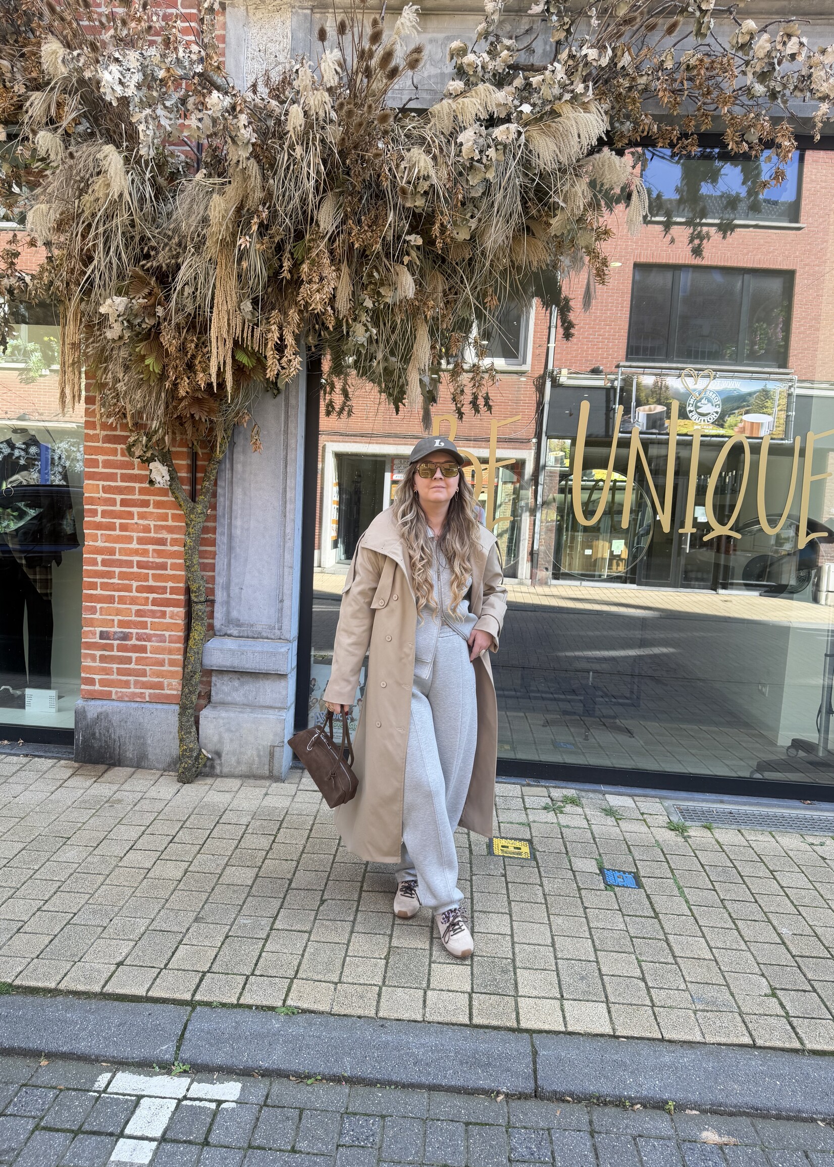 RHYTHM OF THE HEART -  Beige trench coat