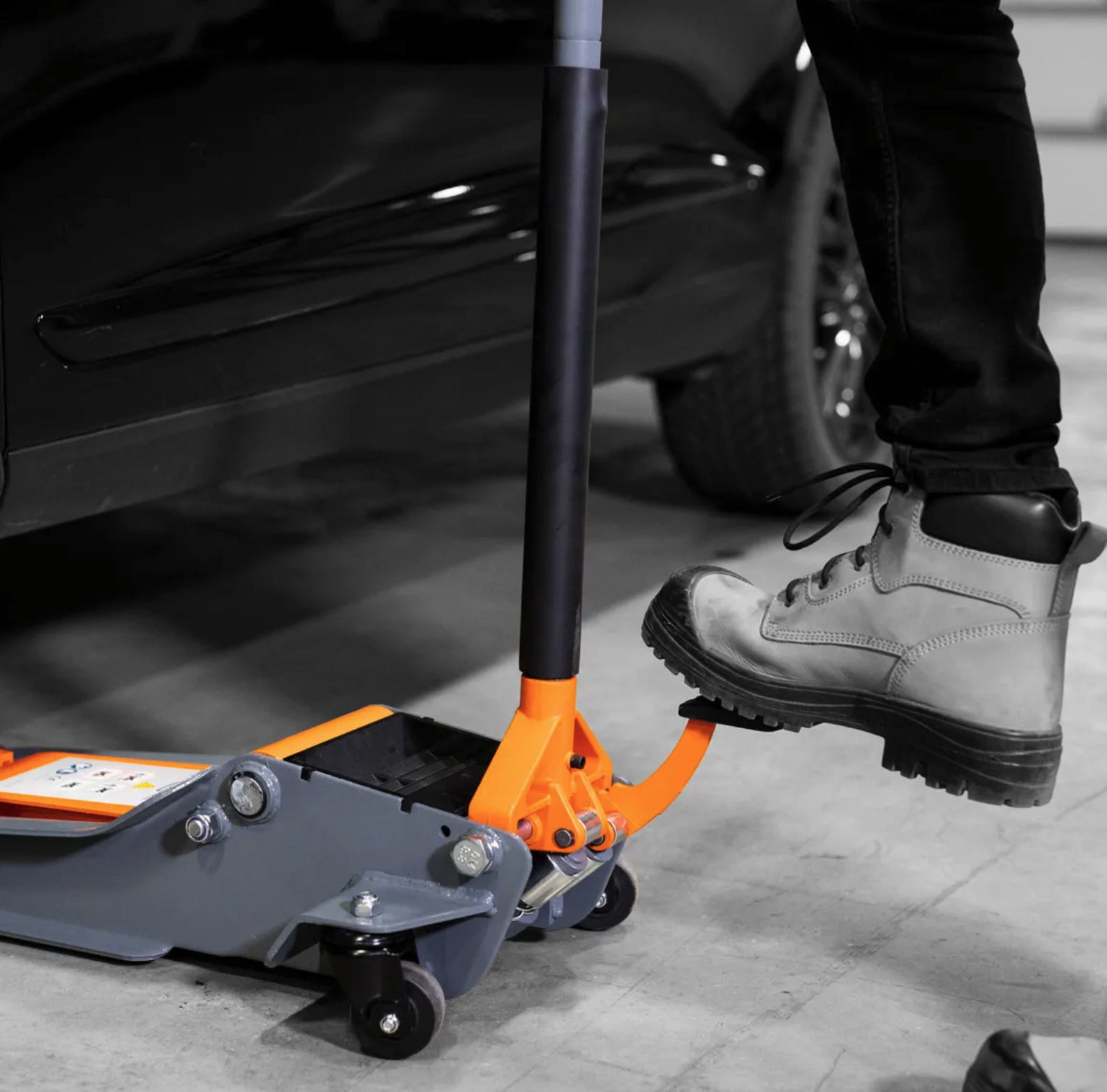 2 Ton Pneumatic Floor Jack (2 Boxes) NeroForce GmbH