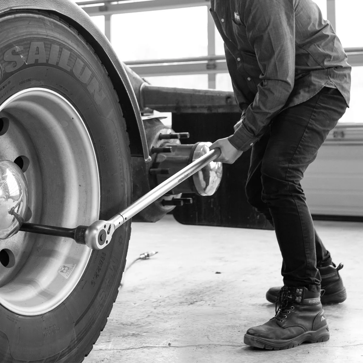 Implus 1" Analog Torque Wrench 2001000Nm NeroForce GmbH