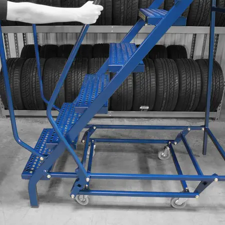 Martins Industries 10-Step mobile ladder for Tyre racks