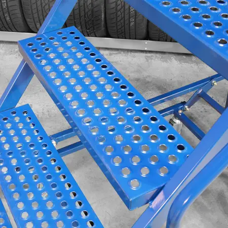 Martins Industries 10-Step mobile ladder for Tyre racks