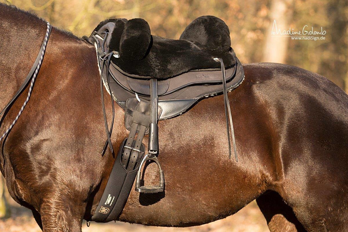 Happy Valley - Lambskin saddle flexible