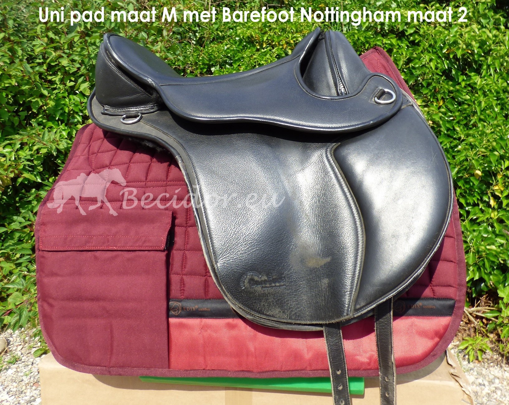 UNI treeless saddle pad with inserts