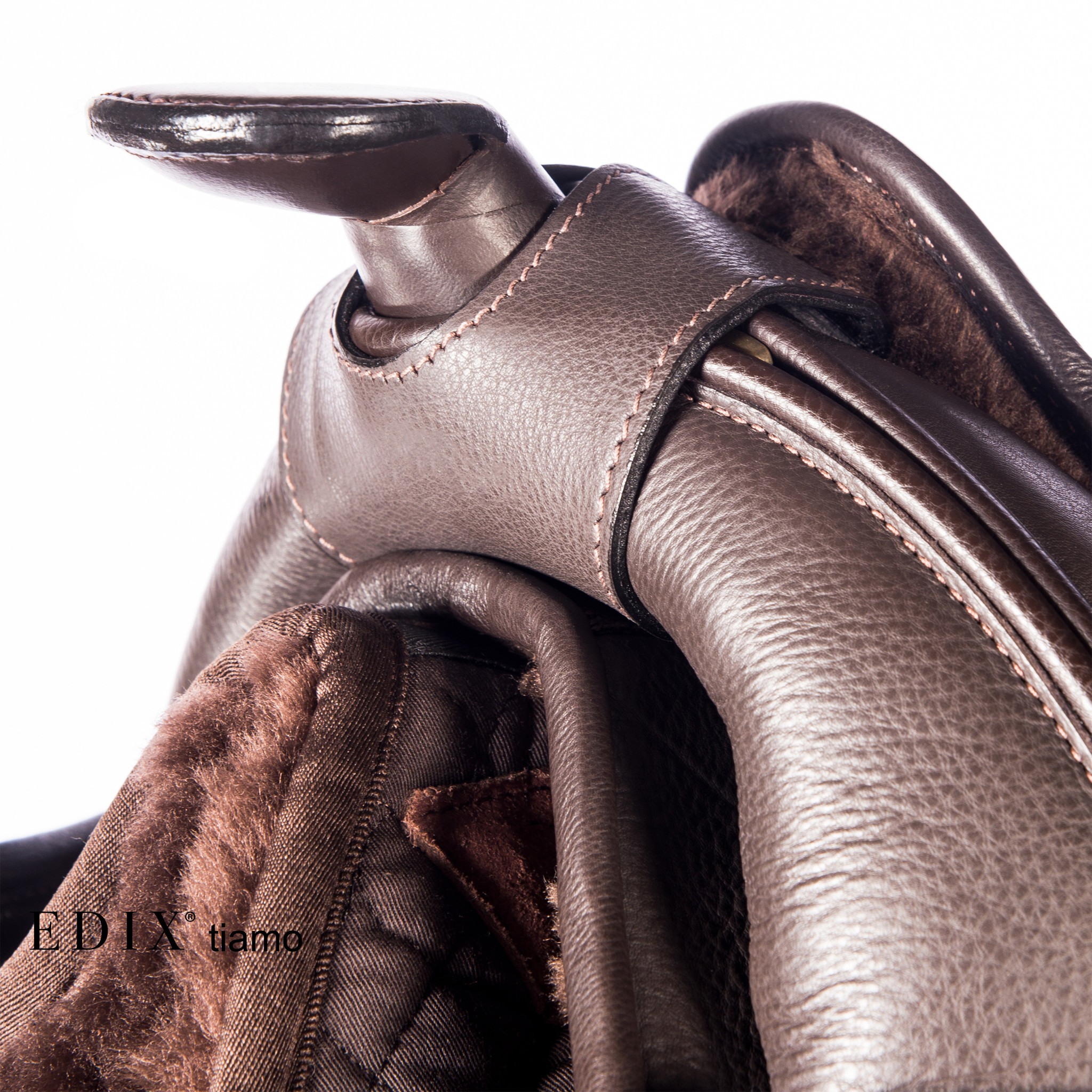Tiamo treeless saddle leather